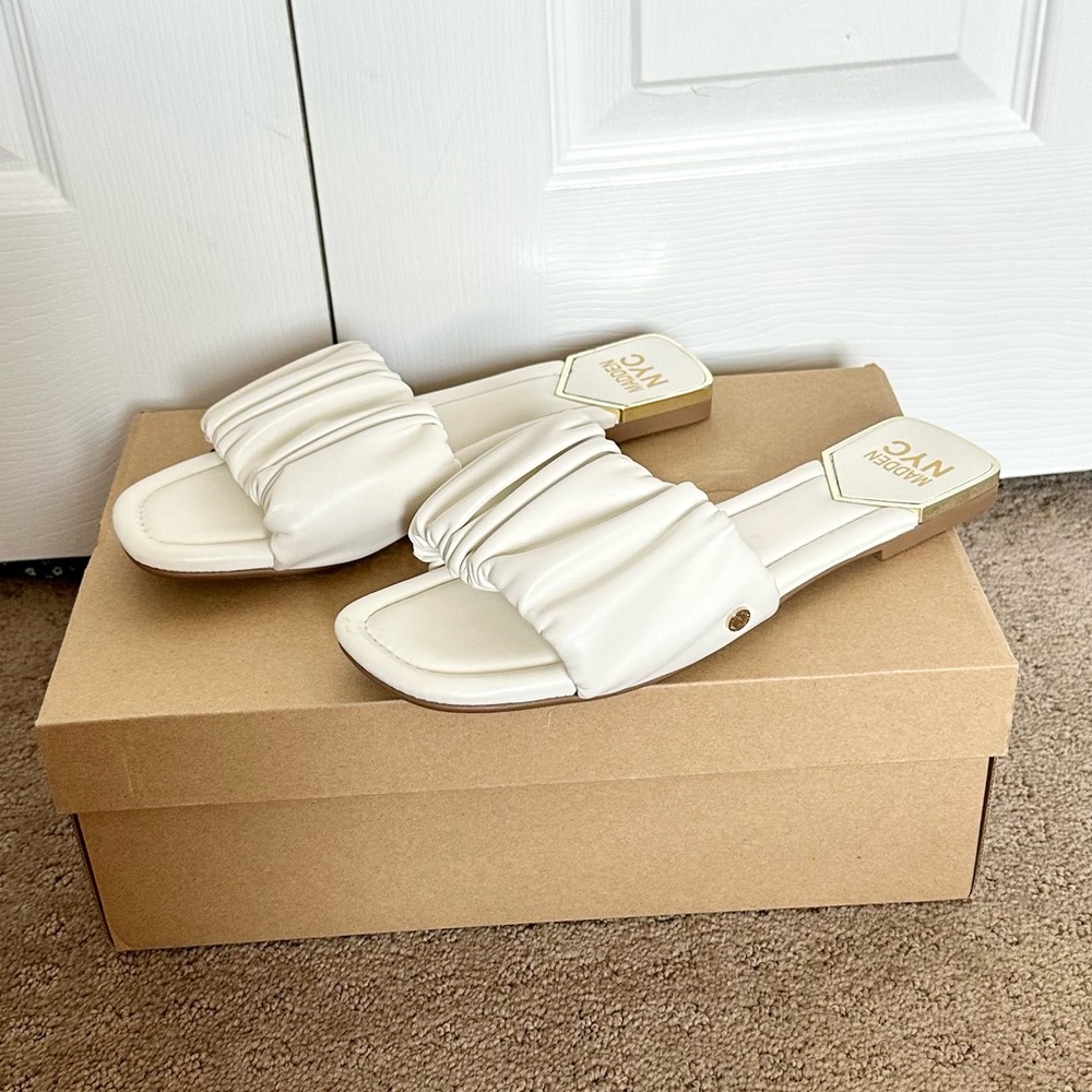Steve Madden NYC White & Gold Sandals Trendy Slides Women’s 9 New NWT